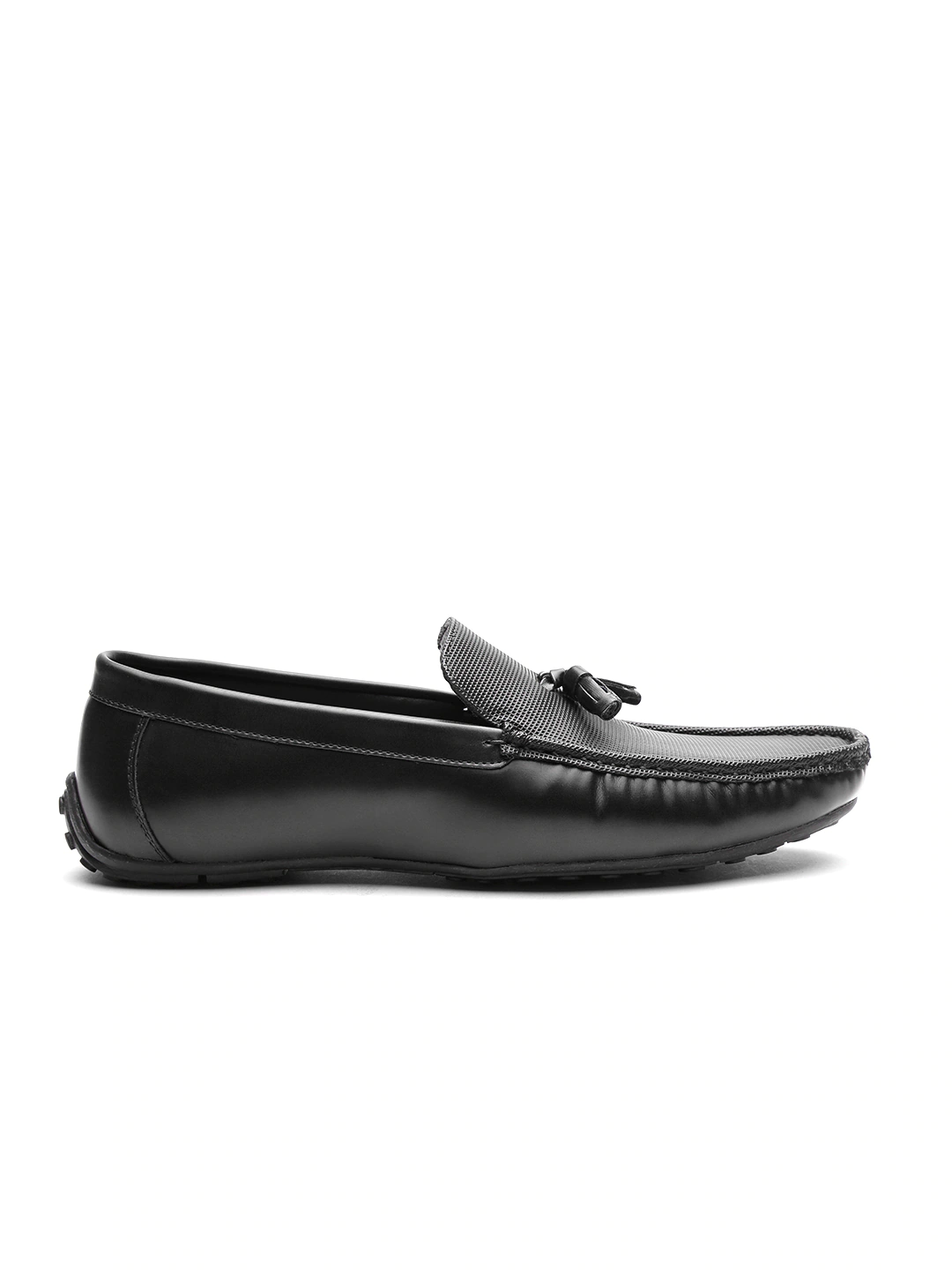 INVICTUS Men Black Textured Semiformal Loafers